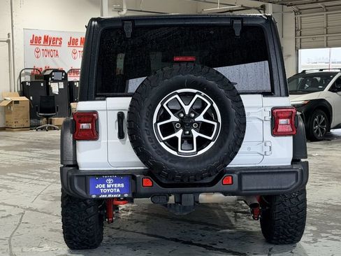 Used 2025 Jeep Wrangler Unlimited Rubicon AWD/4WD image 8