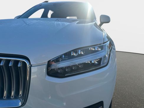 Certified 2025 Volvo XC90 B5 Core image 9