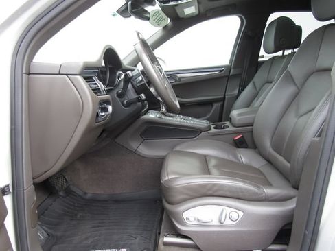 Used 2019 Porsche Macan AWD/4WD image 9