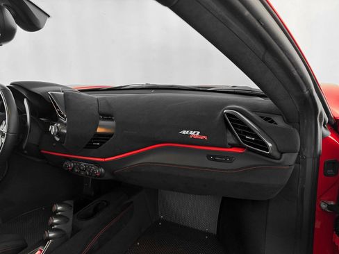 Used 2019 Ferrari 488 Pista Coupe RWD image 29
