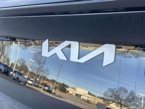 Used 2023 Kia Sportage EX image 8