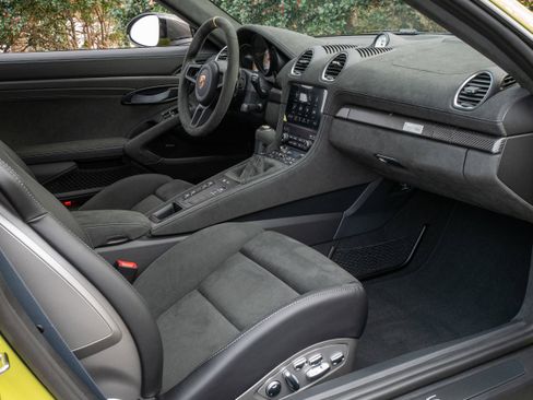 Used 2025 Porsche 718 Cayman GT4 RS image 34