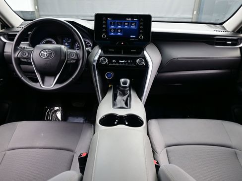 Used 2021 Toyota Venza LE image 17