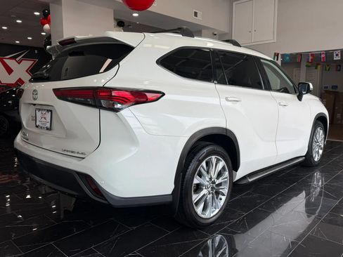 Used 2021 Toyota Highlander Limited AWD/4WD image 6