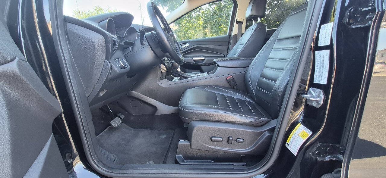Used 2017 Ford Escape Titanium AWD/4WD image 15
