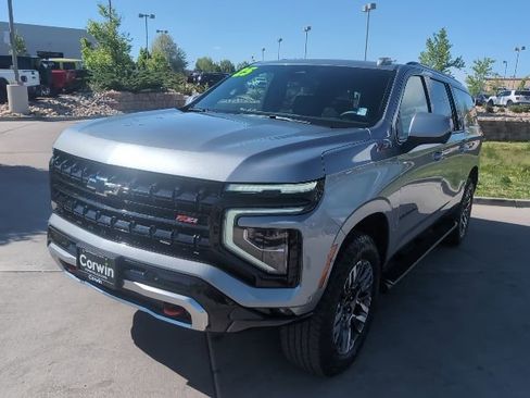 Used 2025 Chevrolet Suburban Z71 AWD/4WD image 3