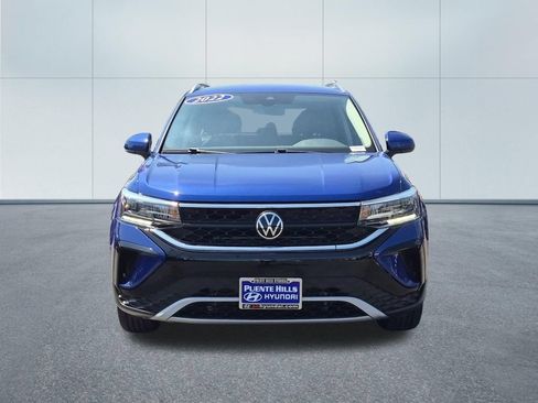 Used 2022 Volkswagen Taos SE FWD image 2