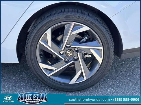 Certified 2025 Hyundai Elantra SEL w/ Cargo Package FWD image 9