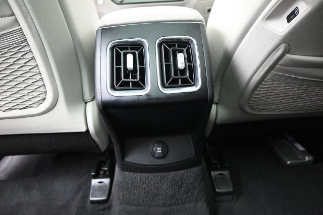 Used 2025 Kia Sorento S w/ Panoramic Sunroof Package FWD image 13