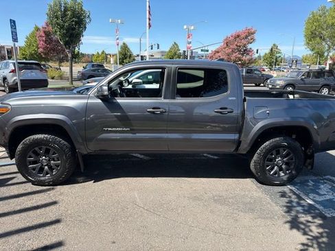 Certified 2022 Toyota Tacoma SR5 AWD/4WD image 12