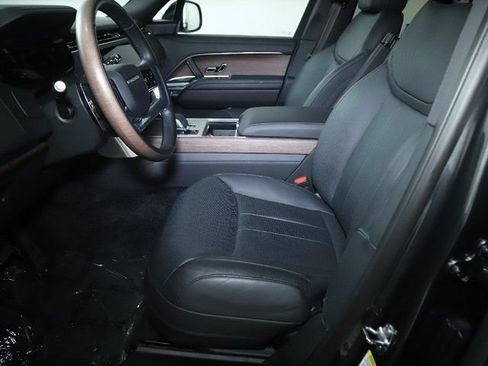 Used 2025 Land Rover Range Rover SE AWD/4WD image 17