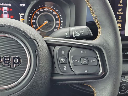 Used 2024 Jeep Gladiator Sport image 24