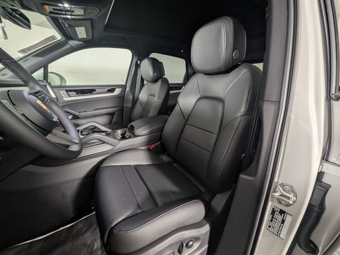 New 2026 Porsche Cayenne image 5