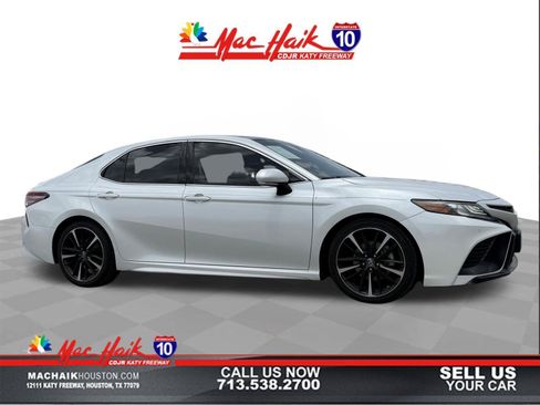 Used 2018 Toyota Camry XSE FWD image 1