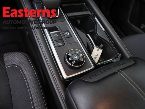 Used 2023 Nissan Pathfinder SV w/ SV Premium Package AWD/4WD image 21