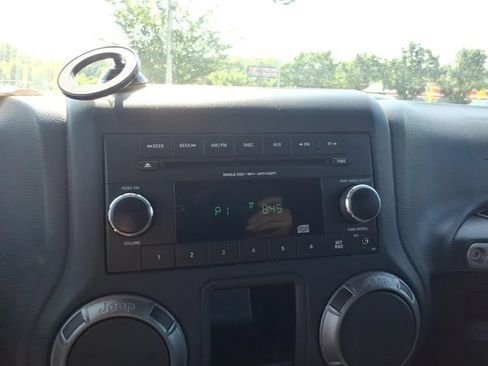 Used 2018 Jeep Wrangler Sport AWD/4WD image 9