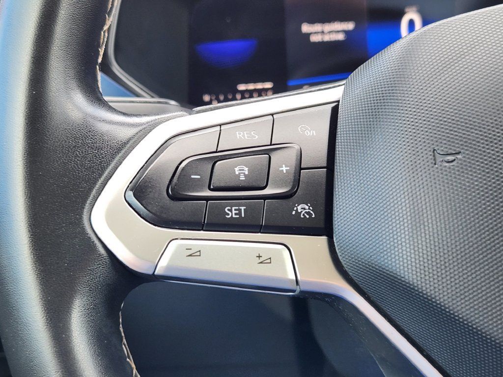 Certified 2023 Volkswagen Taos SE w/ Panoramic Sunroof Package AWD/4WD image 22