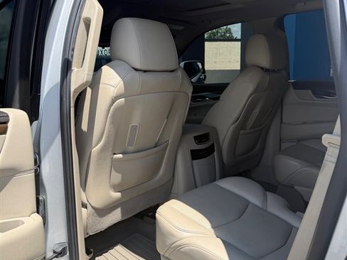 Used 2020 Cadillac Escalade Premium Luxury AWD/4WD image 35