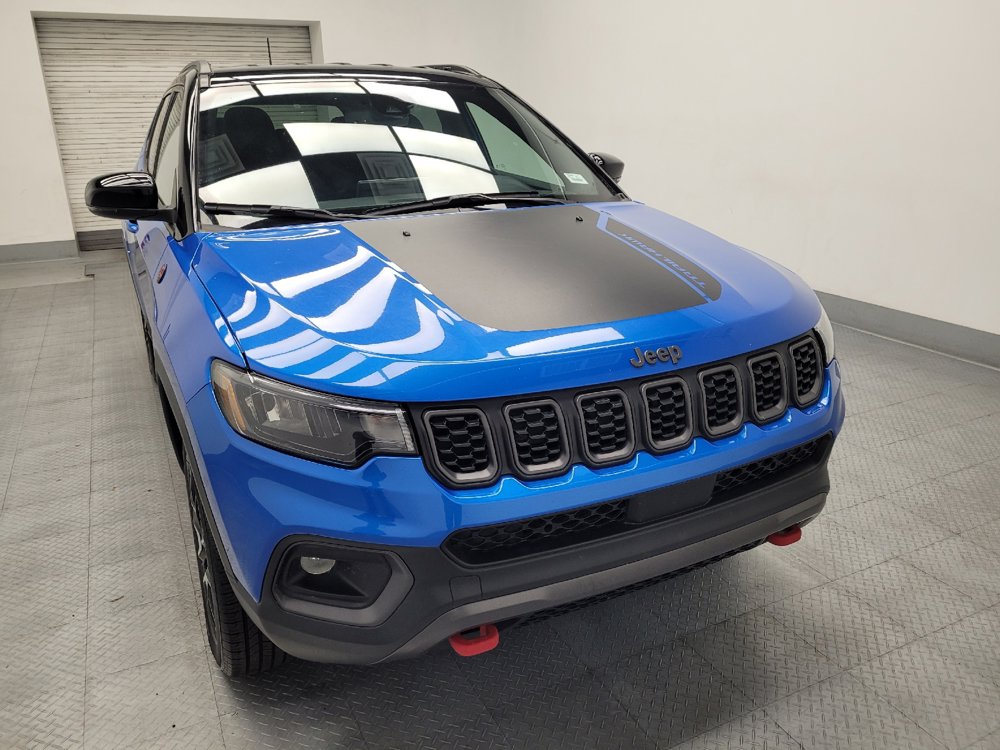 Used 2025 Jeep Compass Trailhawk AWD/4WD image 14