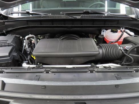 Used 2025 Chevrolet Suburban Premier image 31