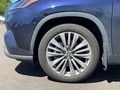 Used 2023 Toyota Highlander Platinum AWD/4WD image 9