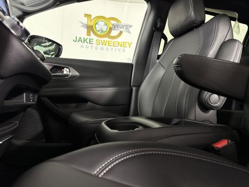 New 2026 Chrysler Voyager LX image 28