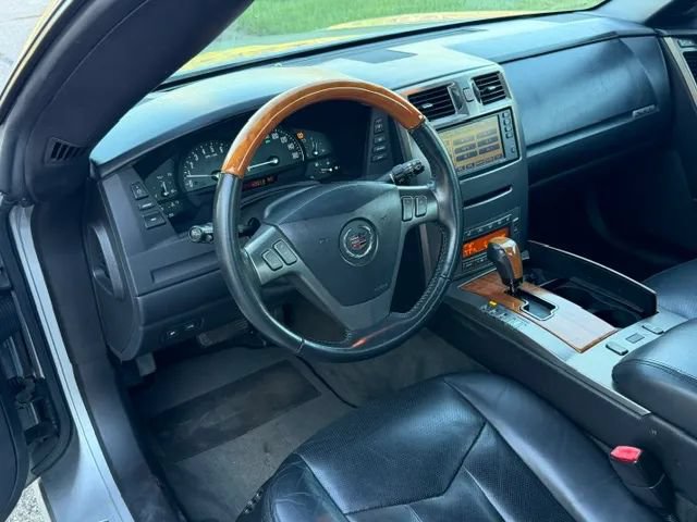 Used 2004 Cadillac XLR RWD image 23
