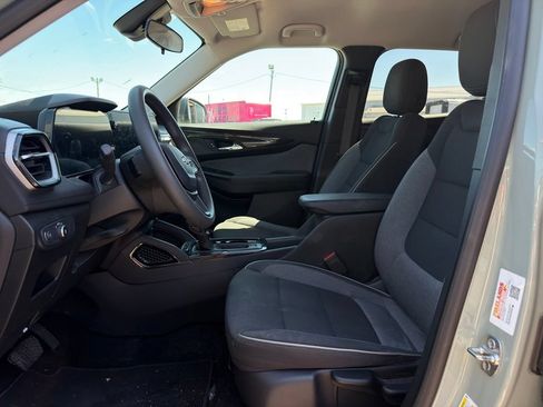 Used 2025 Chevrolet TrailBlazer LS w/ LS Convenience Package FWD image 2