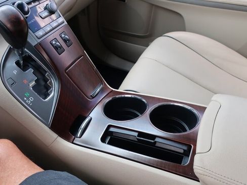 Used 2010 Toyota Venza FWD image 23
