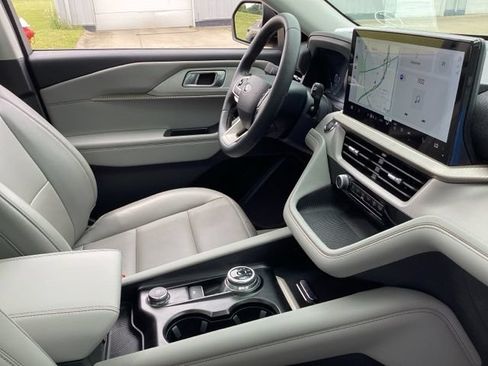 Used 2025 Ford Explorer Active w/ Active Comfort Package AWD/4WD image 22