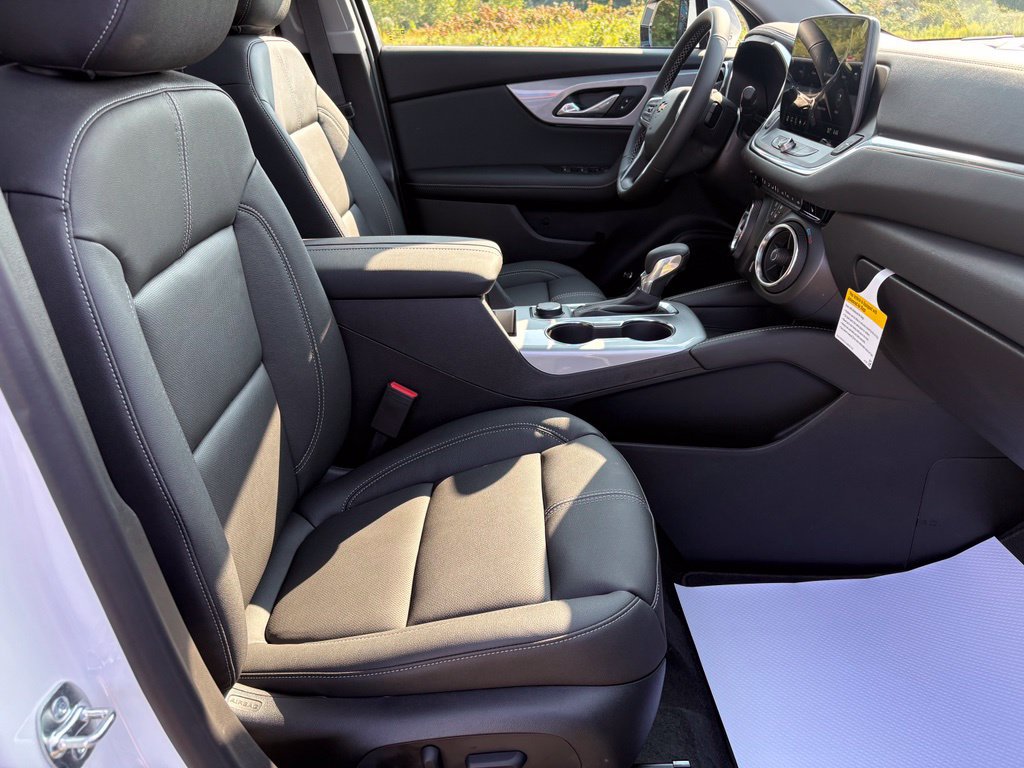 New 2026 Chevrolet Blazer LT w/ LPO, Arctic Package FWD image 28