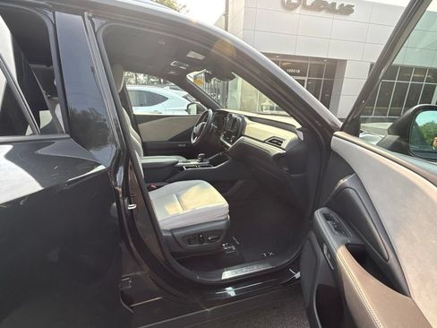 Used 2025 Lexus TX 350 AWD w/ Technology Package image 9