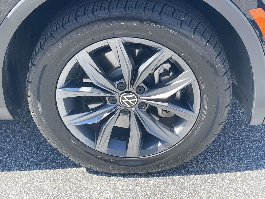 Certified 2022 Volkswagen Tiguan SE FWD image 9