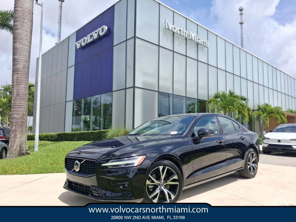 Used 2025 Volvo S60 B5 Core FWD image 1