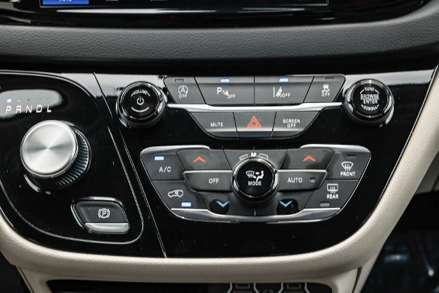 Used 2024 Chrysler Pacifica Touring-L FWD image 14