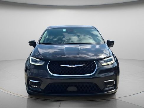 Used 2024 Chrysler Pacifica Limited FWD image 5