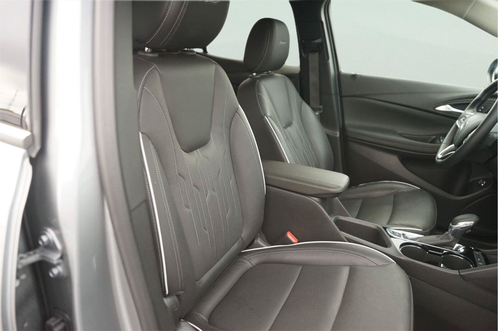 Used 2025 Buick Encore GX Avenir w/ Avenir Technology Package FWD image 19