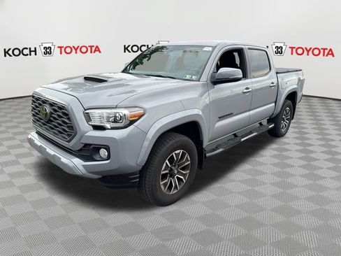 Used 2020 Toyota Tacoma TRD Sport AWD/4WD image 3