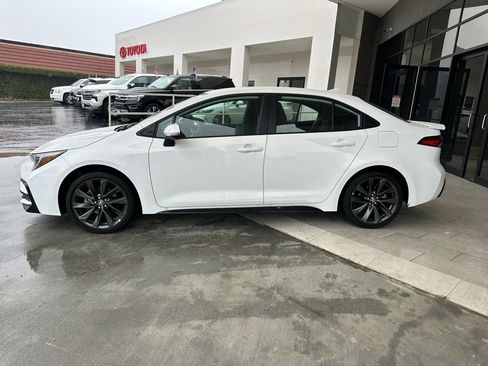 Certified 2025 Toyota Corolla SE image 2