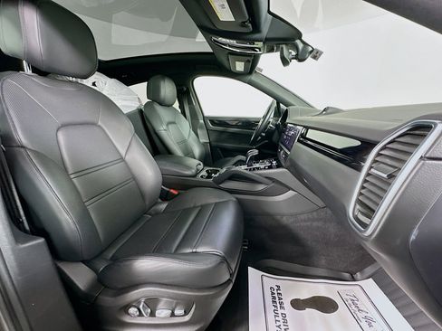 Used 2021 Porsche Cayenne Coupe image 31