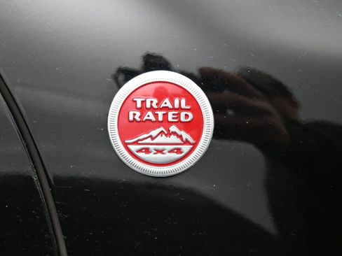 Used 2019 Jeep Cherokee Trailhawk w/ Cold Weather Group image 6