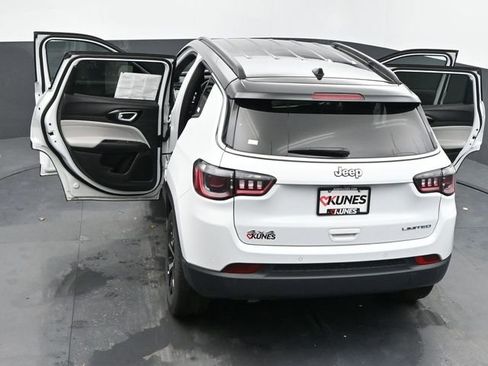 Used 2025 Jeep Compass Limited image 64