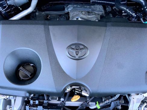 Used 2021 Toyota RAV4 XLE FWD image 32