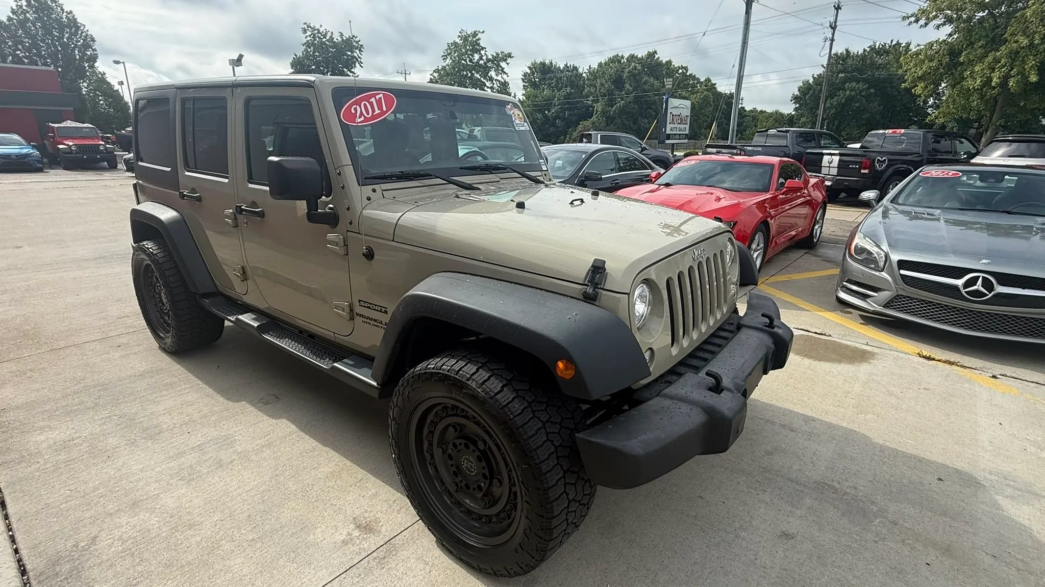 Used 2017 Jeep Wrangler Unlimited Sport w/ Quick Order Package 24S AWD/4WD image 2