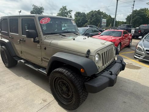 Used 2017 Jeep Wrangler Unlimited Sport w/ Quick Order Package 24S AWD/4WD image 2
