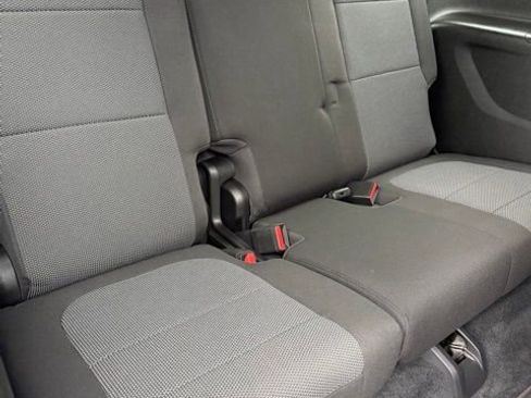 Used 2022 Chevrolet Traverse LT FWD image 10