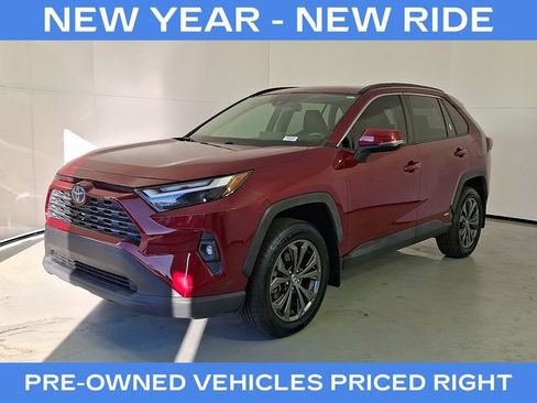 Used 2023 Toyota RAV4 XLE Premium image 4