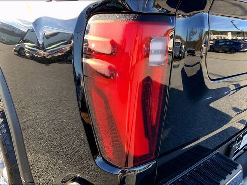 Used 2024 GMC Sierra 2500 SLT w/ SLT Premium Package image 28
