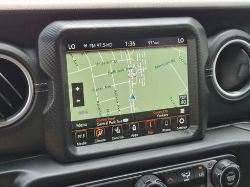Used 2022 Jeep Wrangler Unlimited Sahara w/ Cold Weather Group AWD/4WD image 17