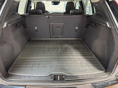 Used 2021 Volvo XC40 T5 Momentum w/ Protection Package Premier image 13